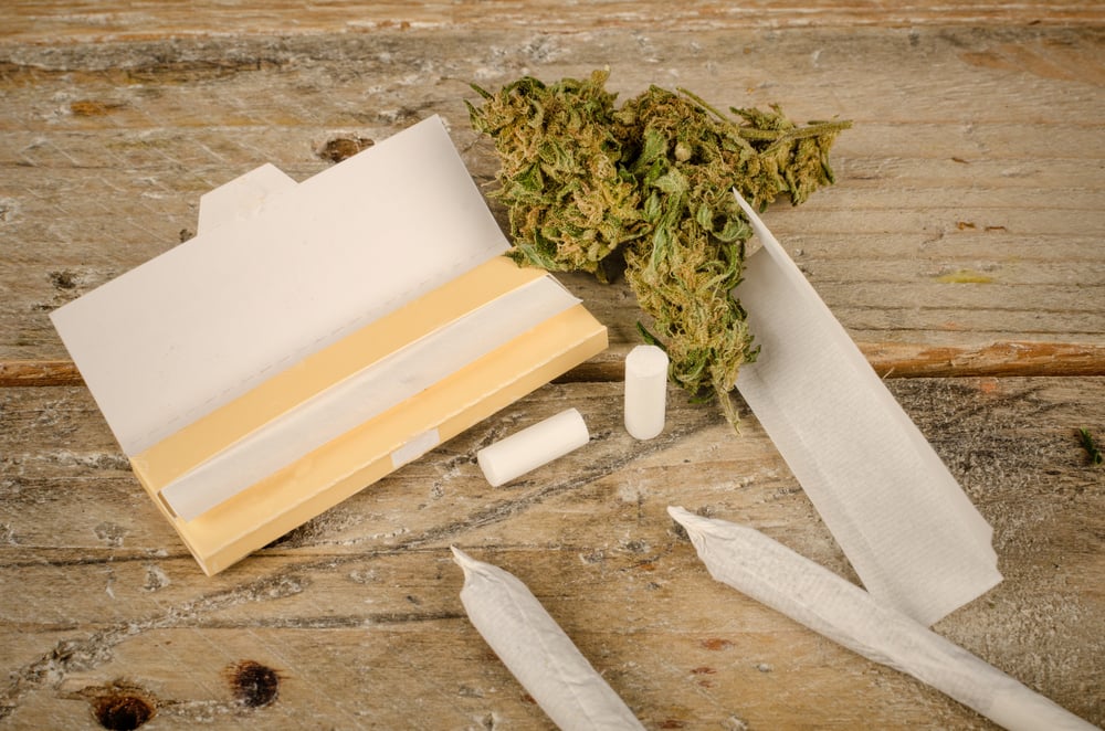 rolling paper marijuana and filter tips