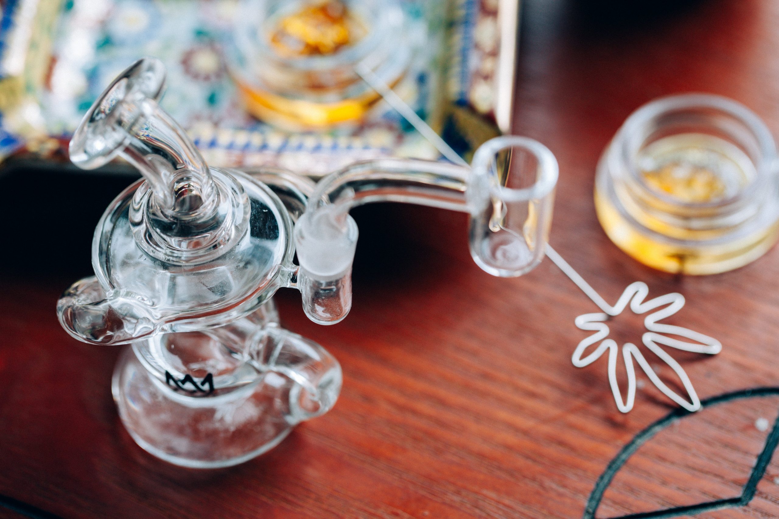 dabbing rig and marijuana concentrates