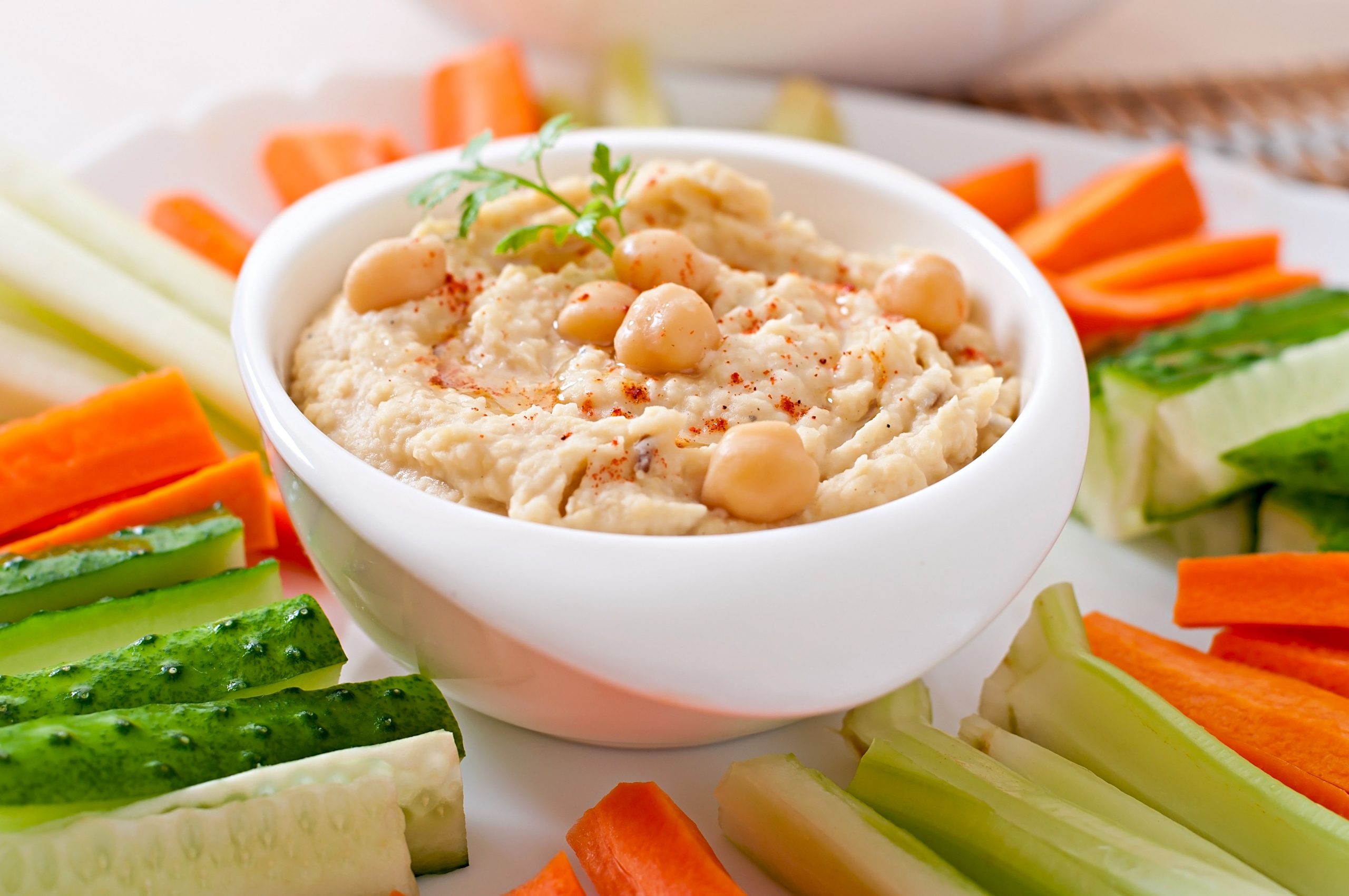 hummus with vegetable sticks