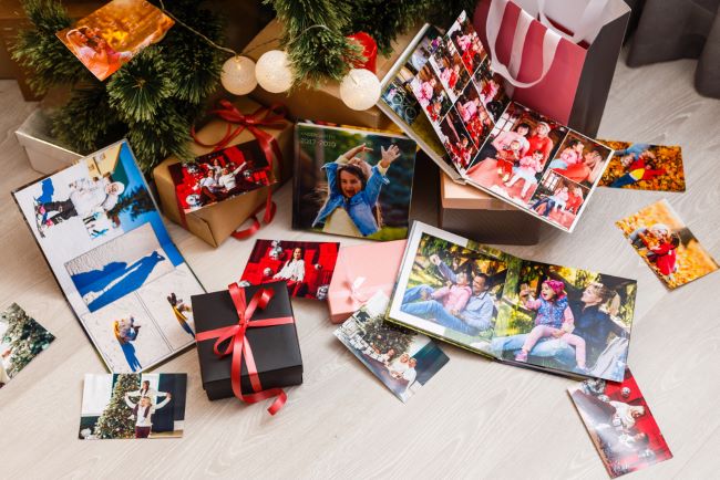 christmas tree with holiday pictures